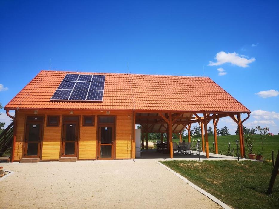 Апартаменты Tomajor Vendeghazak Tiszaeszlar Экстерьер фото