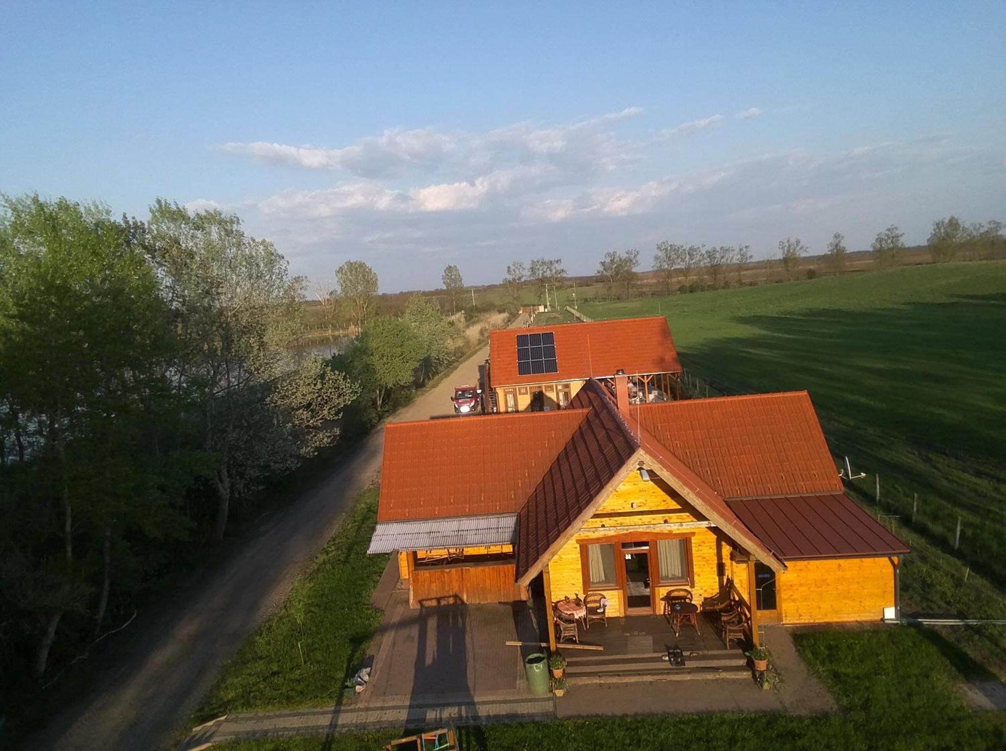 Апартаменты Tomajor Vendeghazak Tiszaeszlar Экстерьер фото