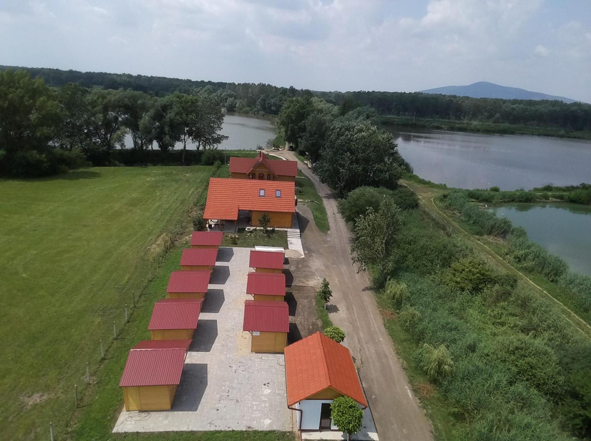 Апартаменты Tomajor Vendeghazak Tiszaeszlar Экстерьер фото